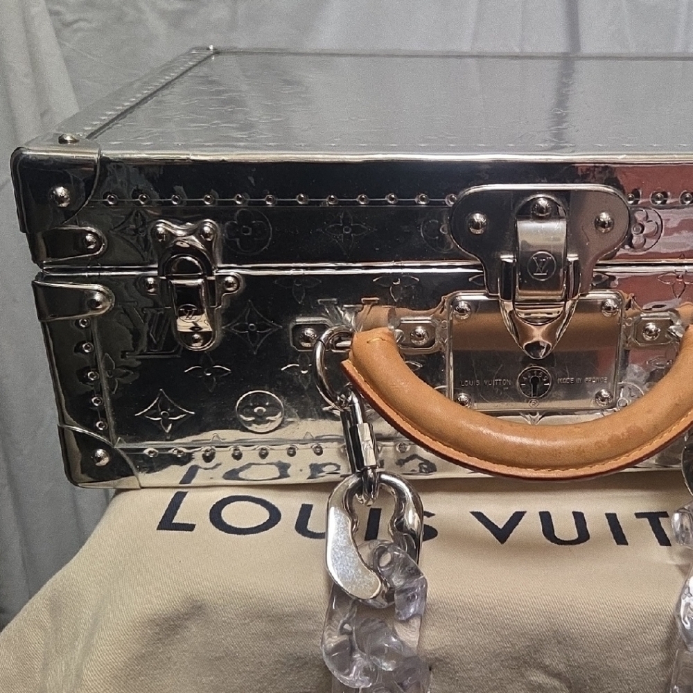 Louis Vuitton Silver and Tan Travel Bag - Picture 14 of 15